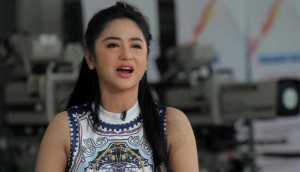 Dewi Perssik's Photo