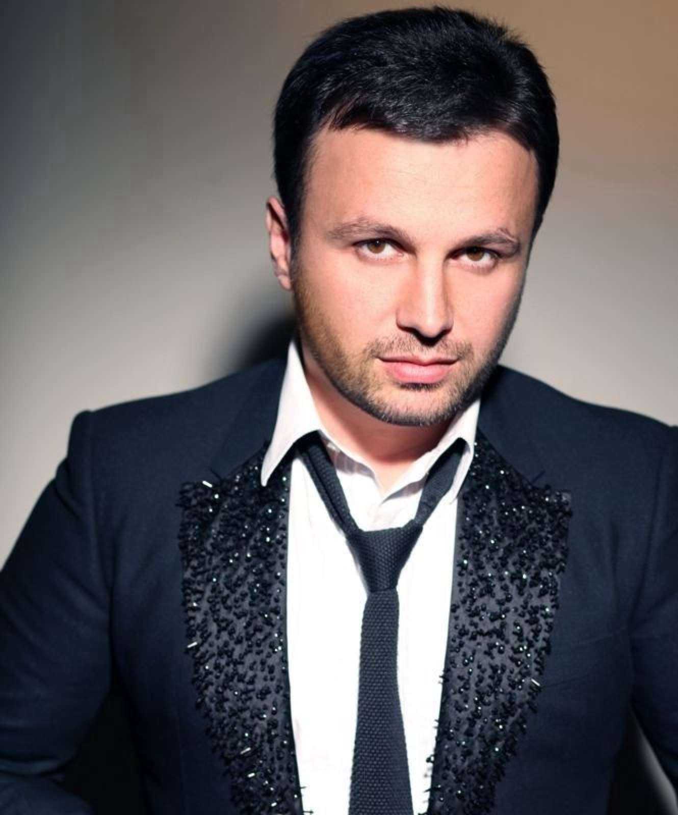 Дэвид фостер уоллес писатель. Дэвид холидей певец. David ryall. Дэвид 8 прометей. David from.