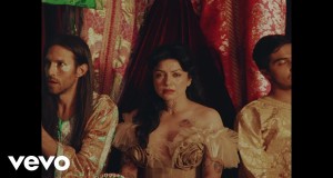 Levítico 20:9 Music Video
