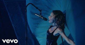 Mía Music Video