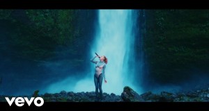 Tócame Music Video