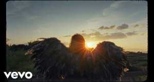 Vuelvo Music Video