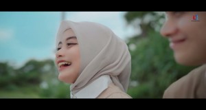 Jauh Dimata Tetap Setia