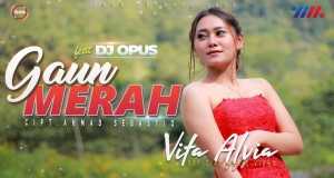Gaun Merah