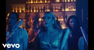 Piango In Discoteca Muusikavideo