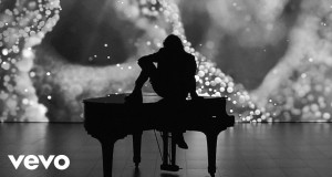 Silenzio Хөгжмийн видео