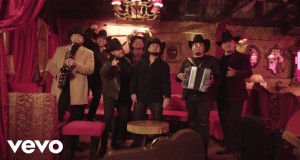 Avísales Que Ya No Andamos Video musical