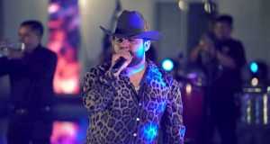 La Noche Perfecta Music Video