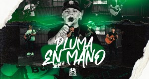 Pluma En Mano Მუსიკალური ვიდეო