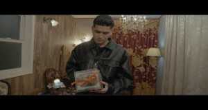 I Can't Be Santa Muzicki video