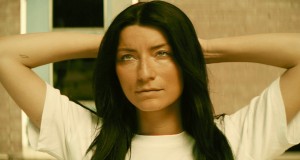 Break My Heart Musiqa video