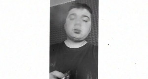 Fałszywy Dotyk Musikkvideo