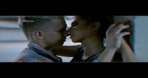 Me Llamas Music Video