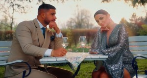 Azi Stateam La Masa Mea Si Ma Gandeam Muziki wa video