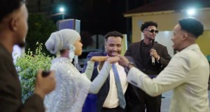 Arooskii Cali Zaki Iyo Juweeriya Video Musik