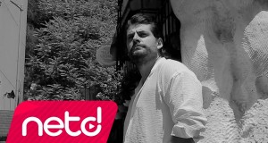 Anilarimiz Glasbeni video