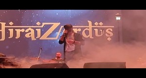 Göğe Bak Benimle Glasbeni video