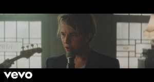Go Tell Her Now Video muzik
