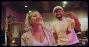 Mi Corazón Te Espera Musek Video