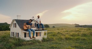 Bigger Houses Video Musik