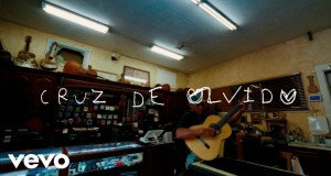 Cruz De Olvido Muzika Video