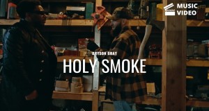 Holy Smoke  2/12 वीडियो संगीत