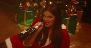 Ms Claus by Jillian Rossi from USA | Popnable