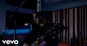 Neon Grave (Acoustic) Video Musik