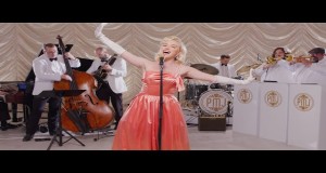 This Kiss Video musicale