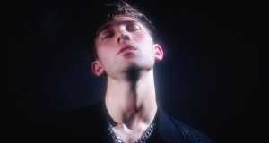 Overexposed Video Musik