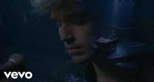 Right Here Waiting Video musicale