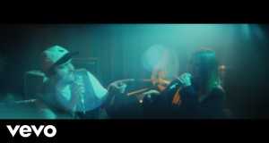 Stay Next To Me Clip musical