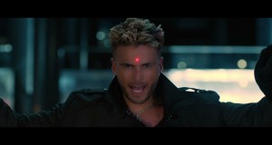 Escápate Music Video